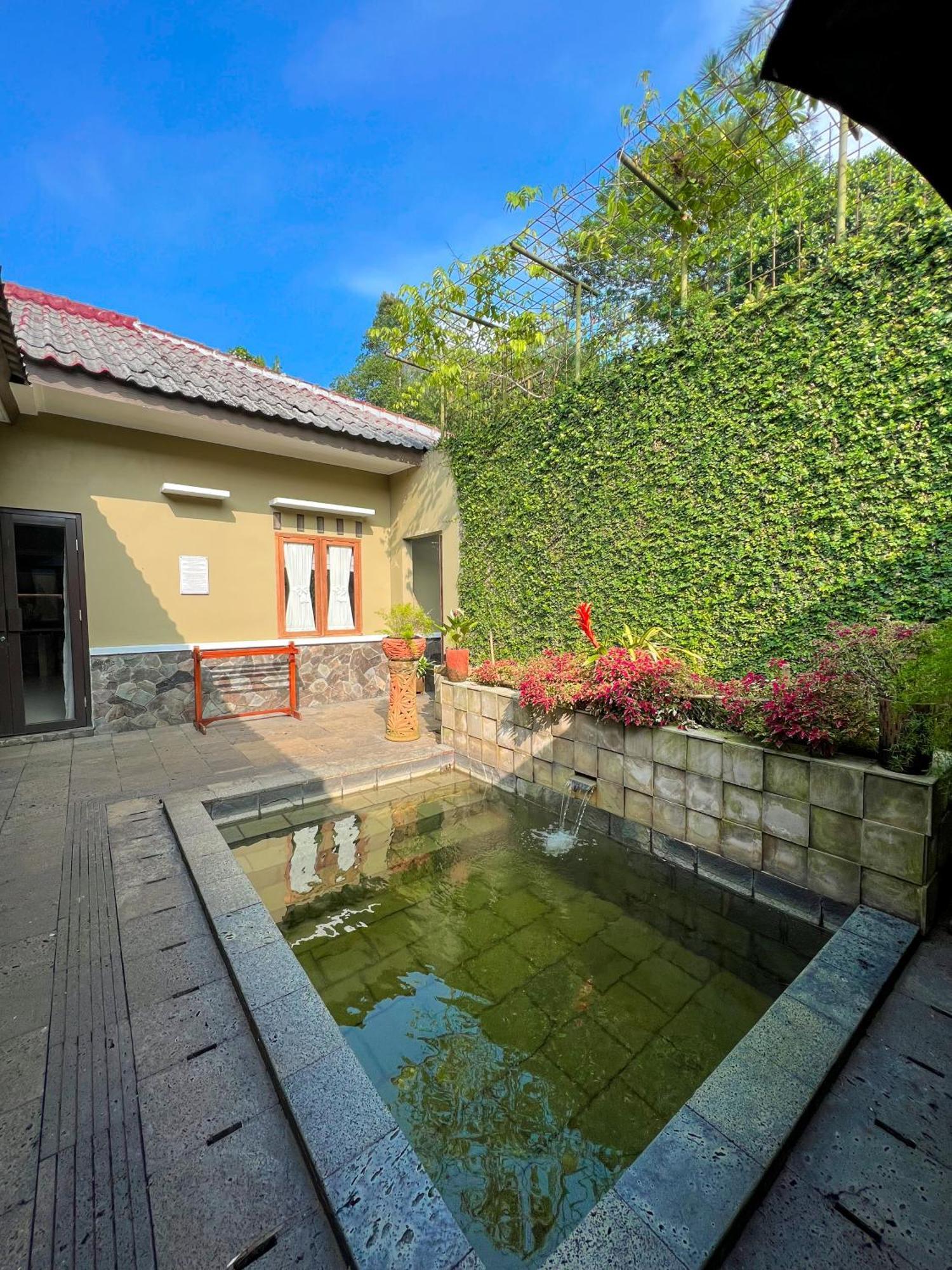 Gracia Spa Resort Hotel Ciater Exterior photo